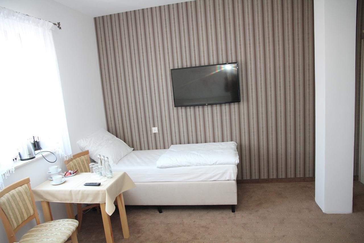 Gosciniec Pod Mlynem Hotel Inowroclaw Exterior photo